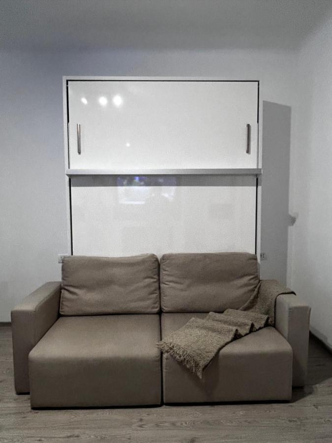 Cosy And Stylish Studio Бухарест Экстерьер фото